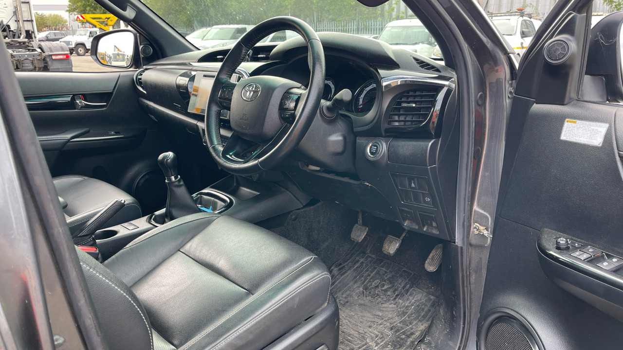 TOYOTA HILUX INVINCIBLE X 2.4 D-4D - Pick-up, Utilitaire double cabine: photos 5 TOYOTA HILUX INVINCIBLE X 2.4 D-4D - Pick-up, Utilitaire double cabine: photos 5