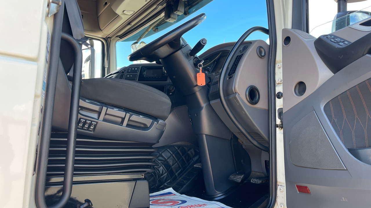 DAF XF 530 - Tracteur routier: photos 5 DAF XF 530 - Tracteur routier: photos 5
