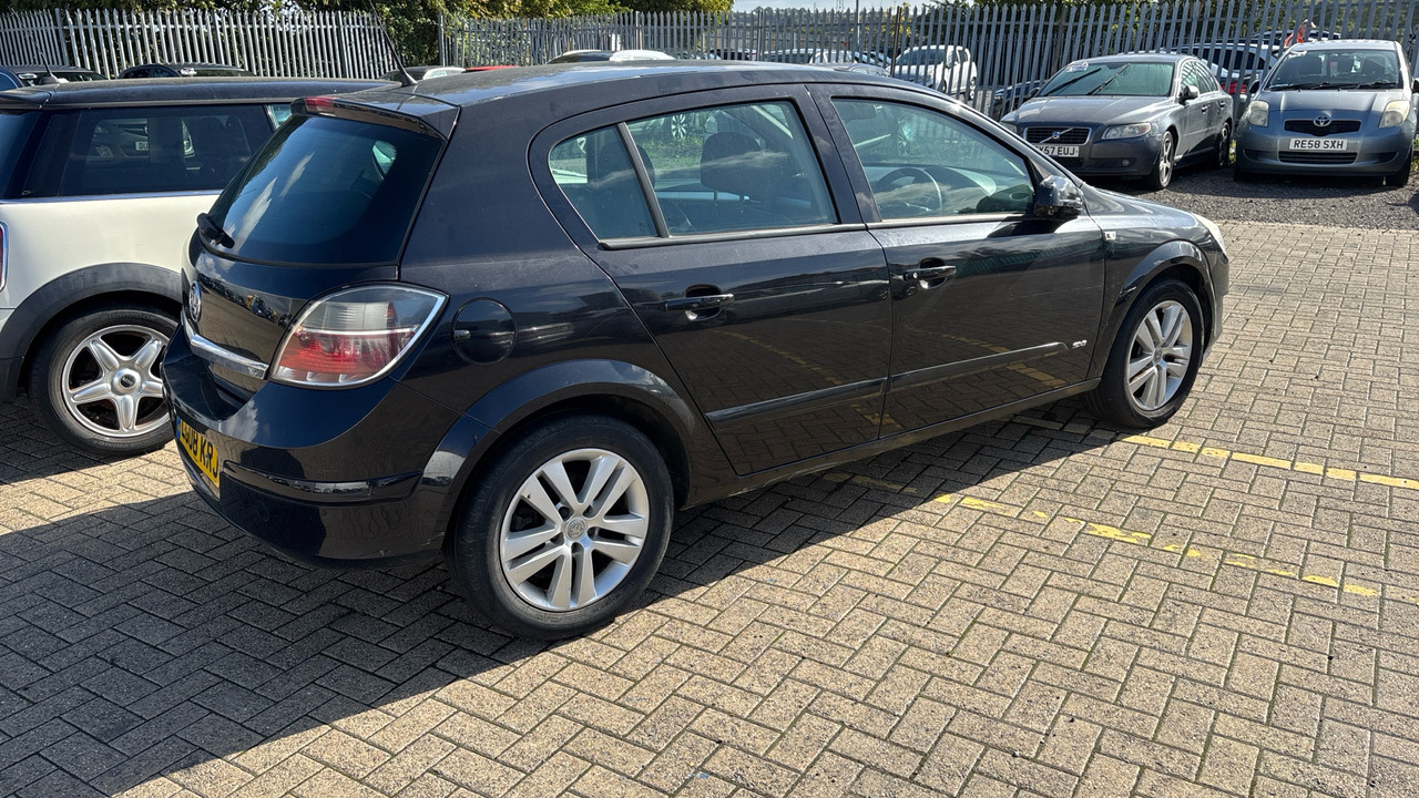 VAUXHALL ASTRA 1.6 SXI - Voiture à hayon: photos 4 VAUXHALL ASTRA 1.6 SXI - Voiture à hayon: photos 4