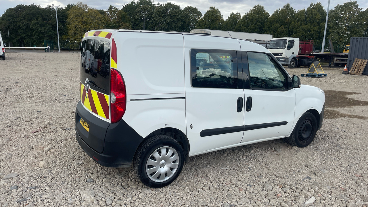 VAUXHALL COMBO 2300 1.3 CDTI 95PS - Fourgonnette: photos 4 VAUXHALL COMBO 2300 1.3 CDTI 95PS - Fourgonnette: photos 4