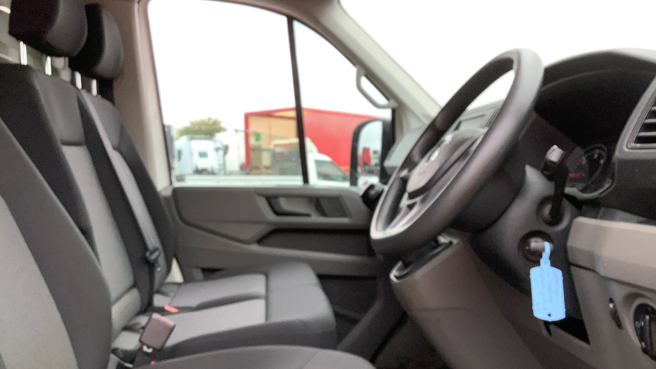 VOLKSWAGEN CRAFTER CR35 2.0 TDI 140PS STARTLINE - Fourgon plateau: photos 5 VOLKSWAGEN CRAFTER CR35 2.0 TDI 140PS STARTLINE - Fourgon plateau: photos 5