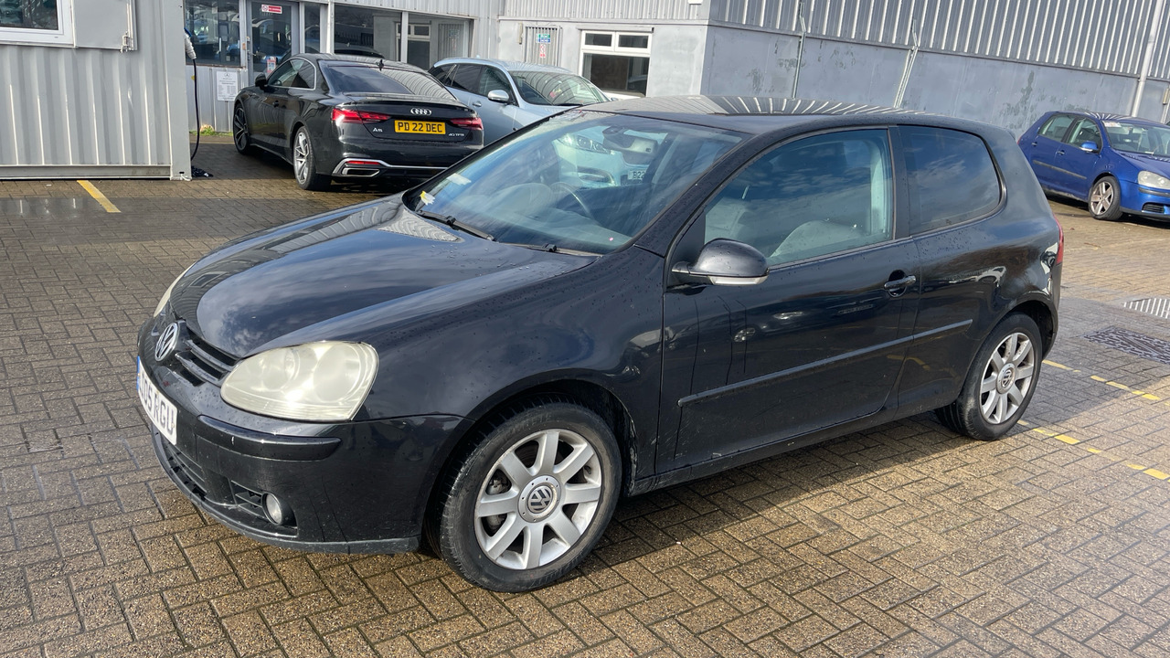 VOLKSWAGEN GOLF 2.0 GT FSI - Voiture à hayon: photos 2 VOLKSWAGEN GOLF 2.0 GT FSI - Voiture à hayon: photos 2