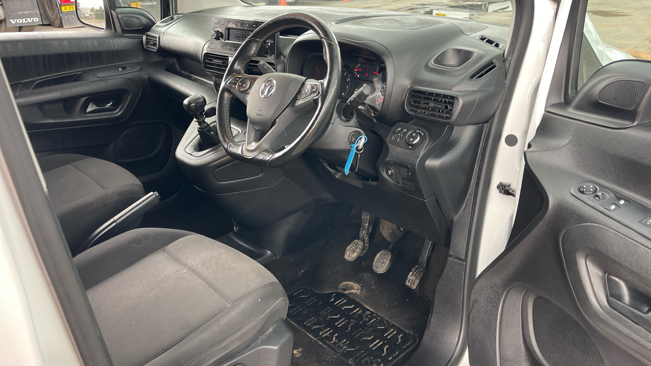 Vauxhall Combo Cargo 2300 1.5 TURBO D 100PS - Fourgonnette: photos 5 Vauxhall Combo Cargo 2300 1.5 TURBO D 100PS - Fourgonnette: photos 5