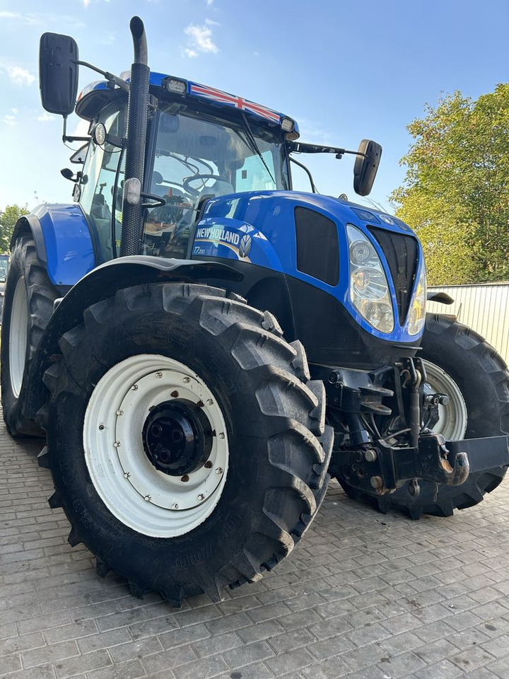 New Holland T7.200 skrzynia stopniowa 2013r TUZ Monitor Nowe Opon - Tracteur agricole: photos 2 New Holland T7.200 skrzynia stopniowa 2013r TUZ Monitor Nowe Opon - Tracteur agricole: photos 2