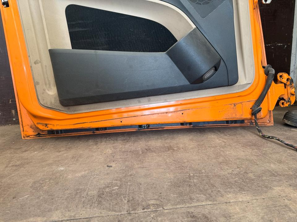 Actros MP4 Fahrertür Orange, Spiegel, Innenverkleidung LN 39 - Portière et pièces pour Camion: photos 5 Actros MP4 Fahrertür Orange, Spiegel, Innenverkleidung LN 39 - Portière et pièces pour Camion: photos 5