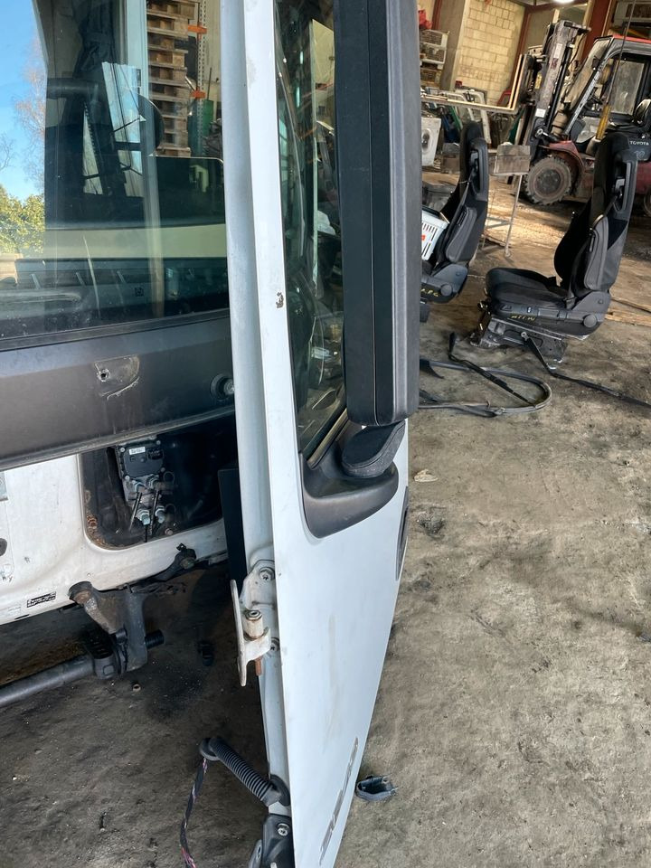 Actros MP4 Fahrertür, Tür Links Weiß Spiegel Innenverkleidung - Portière et pièces pour Camion: photos 3 Actros MP4 Fahrertür, Tür Links Weiß Spiegel Innenverkleidung - Portière et pièces pour Camion: photos 3
