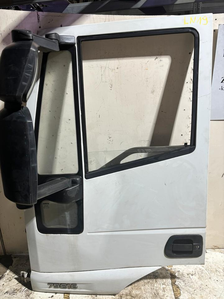 IVECO Euro Cargo Fahrertür, weiß,Spiegel&Verkleidung LN 19 - Portière et pièces pour Camion: photos 2 IVECO Euro Cargo Fahrertür, weiß,Spiegel&Verkleidung LN 19 - Portière et pièces pour Camion: photos 2