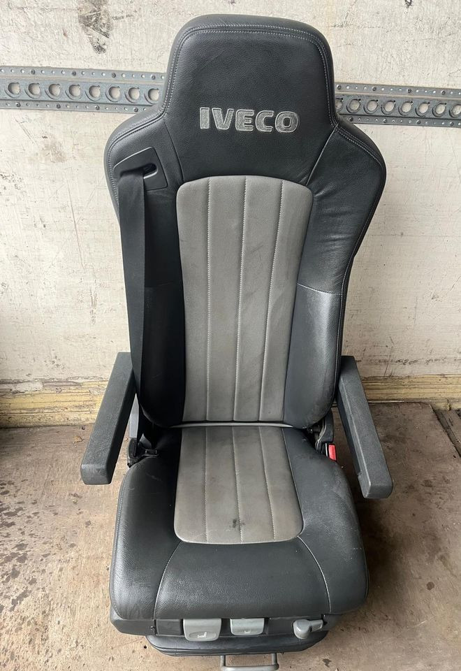 IVECO Stralis 450 Beifahrersitz - Siège pour Camion: photos 1 IVECO Stralis 450 Beifahrersitz - Siège pour Camion: photos 1