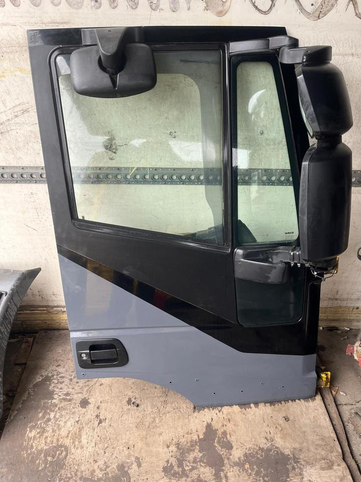 IVECO Stralis 450 Beifahrertür Tür rechts, Spiegel & Verkleidung - Portière et pièces pour Camion: photos 1 IVECO Stralis 450 Beifahrertür Tür rechts, Spiegel & Verkleidung - Portière et pièces pour Camion: photos 1