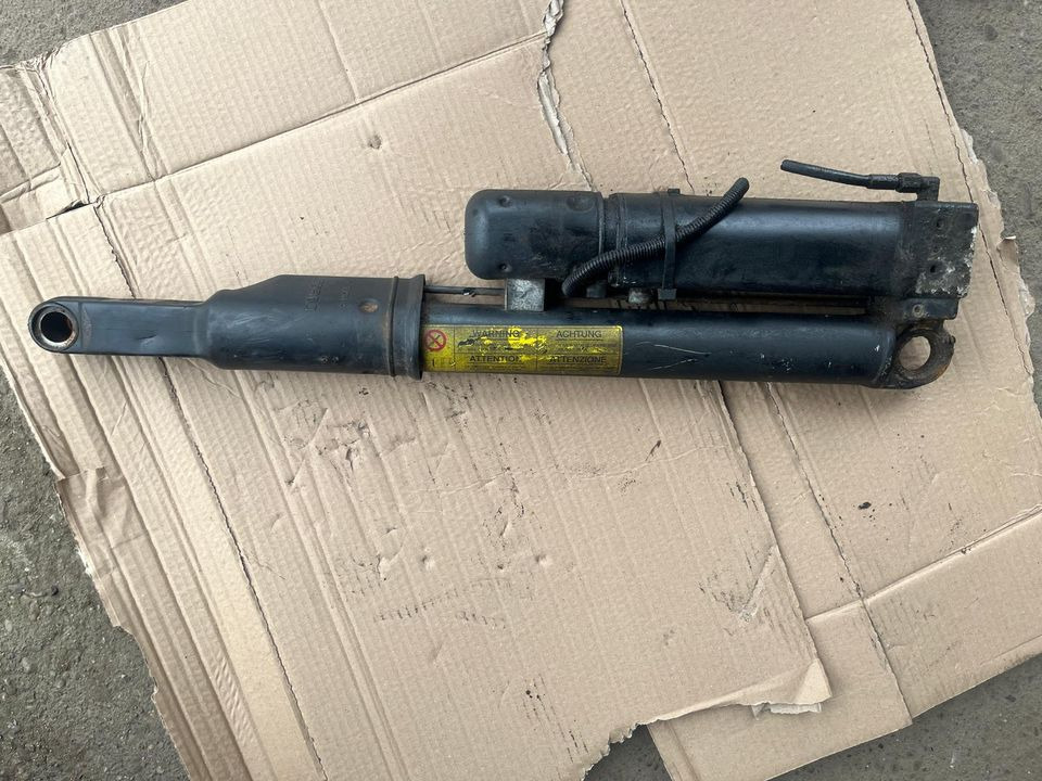 IVECO Stralis 450 Hydraulikzylinder Kippzylinder 500368557 - Vérin hydraulique pour Camion: photos 1 IVECO Stralis 450 Hydraulikzylinder Kippzylinder 500368557 - Vérin hydraulique pour Camion: photos 1