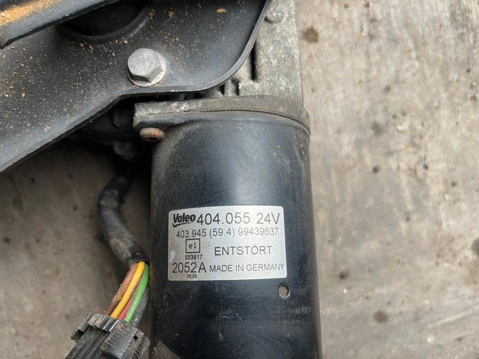 IVECO Stralis Scheibenwischer, Wischergestänge mit Motor 99439637 - Essuie-glace pour Camion: photos 4 IVECO Stralis Scheibenwischer, Wischergestänge mit Motor 99439637 - Essuie-glace pour Camion: photos 4