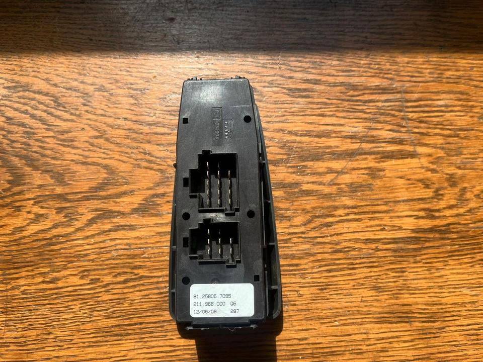 MAN Fensterheber Schalter 81258067095 - Fenêtre et pièces pour Camion: photos 3 MAN Fensterheber Schalter 81258067095 - Fenêtre et pièces pour Camion: photos 3