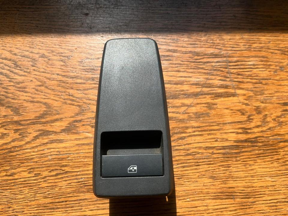 MAN Fensterheber Schalter 81258067095 - Fenêtre et pièces pour Camion: photos 1 MAN Fensterheber Schalter 81258067095 - Fenêtre et pièces pour Camion: photos 1