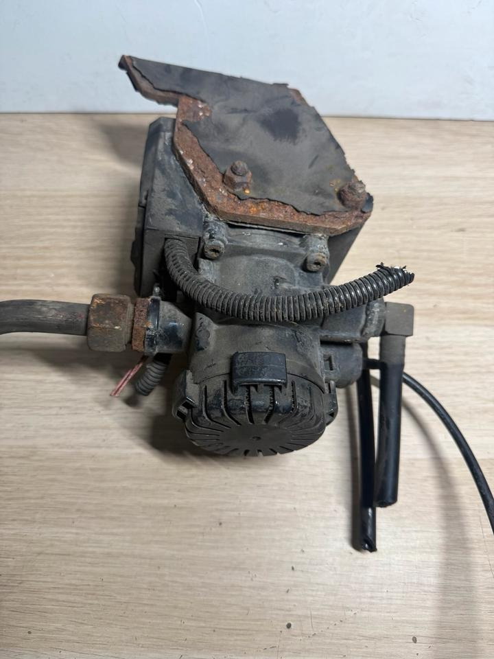 MAN KNORR-BREMSE EBS Ventil K000913 81.52106.6041 - Valve pour Camion: photos 2 MAN KNORR-BREMSE EBS Ventil K000913 81.52106.6041 - Valve pour Camion: photos 2