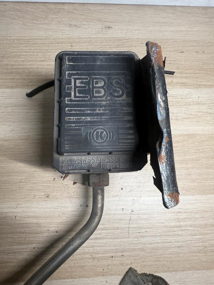 MAN KNORR-BREMSE EBS Ventil K000913 81.52106.6041 - Valve pour Camion: photos 3 MAN KNORR-BREMSE EBS Ventil K000913 81.52106.6041 - Valve pour Camion: photos 3