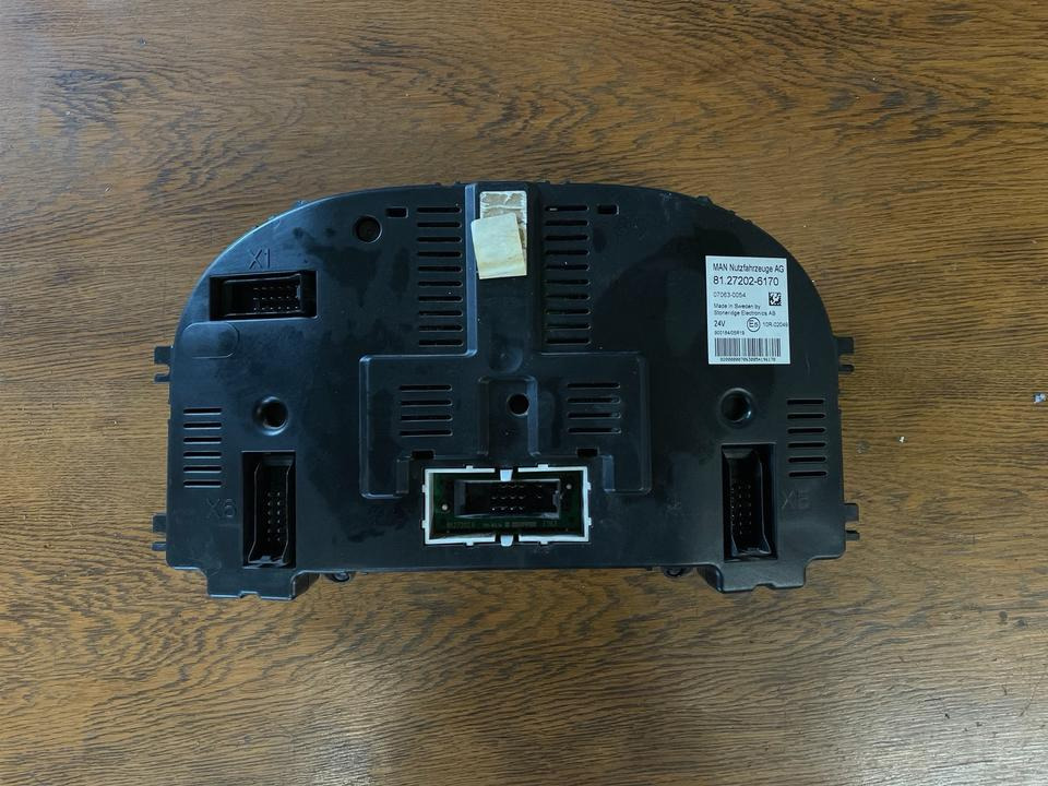 MAN Kombiinstrument Tacho 81272026170 - Panel de instrumentos pour Camion: photos 2 MAN Kombiinstrument Tacho 81272026170 - Panel de instrumentos pour Camion: photos 2