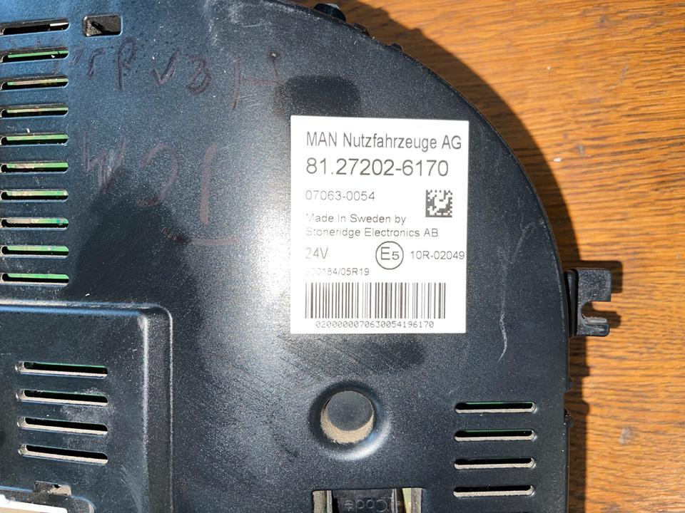 MAN Kombiinstrument Tacho 81272026170 - Panel de instrumentos pour Camion: photos 3 MAN Kombiinstrument Tacho 81272026170 - Panel de instrumentos pour Camion: photos 3