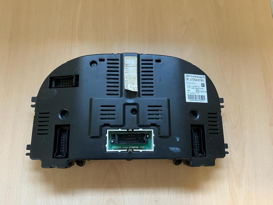 MAN Kombiinstrument Tacho 81272026190 - Panel de instrumentos pour Camion: photos 3 MAN Kombiinstrument Tacho 81272026190 - Panel de instrumentos pour Camion: photos 3