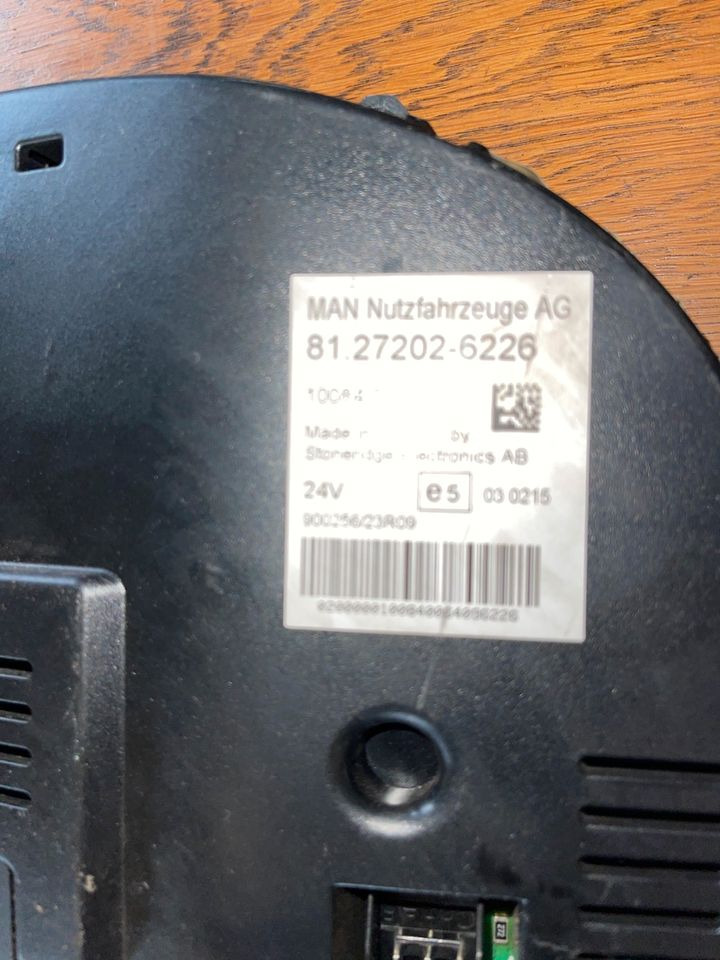 MAN Kombiinstrument Tacho 81272026226 - Panel de instrumentos pour Camion: photos 2 MAN Kombiinstrument Tacho 81272026226 - Panel de instrumentos pour Camion: photos 2