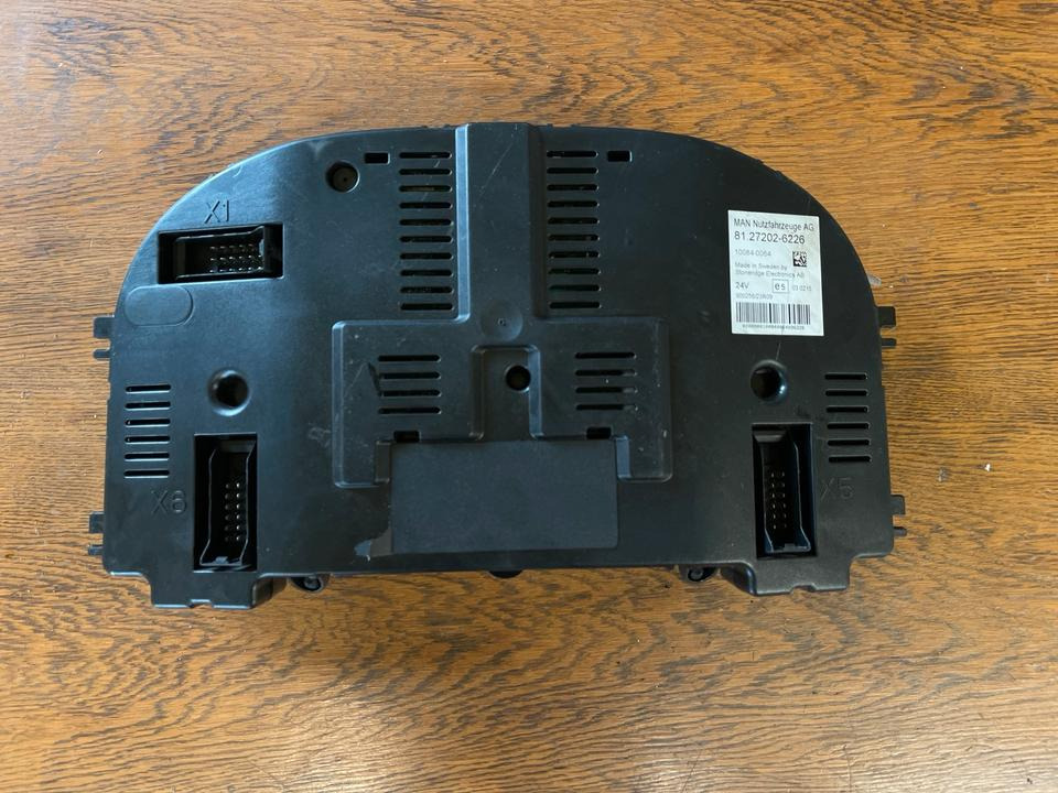 MAN Kombiinstrument Tacho 81272026226 - Panel de instrumentos pour Camion: photos 3 MAN Kombiinstrument Tacho 81272026226 - Panel de instrumentos pour Camion: photos 3
