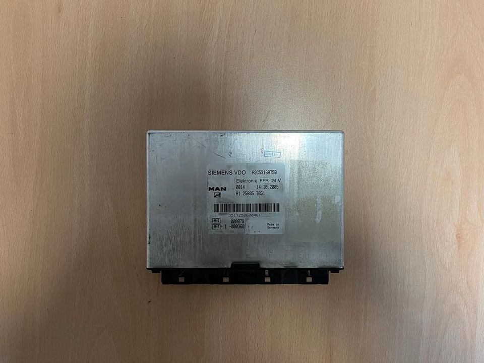 MAN SIEMENS VDO ELEKTRONIK FFR Steuergerät 81.25805.7051 - Bloc de gestion pour Camion: photos 1 MAN SIEMENS VDO ELEKTRONIK FFR Steuergerät 81.25805.7051 - Bloc de gestion pour Camion: photos 1