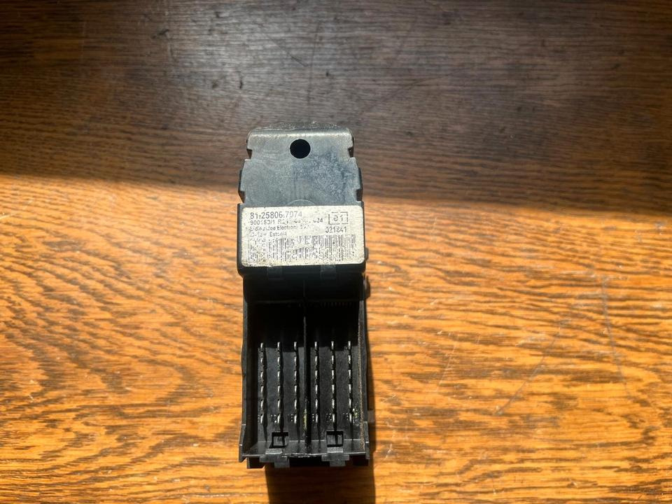 MAN Schalterleiste Fensterheber Schalter 81258067074 - Fenêtre et pièces pour Camion: photos 3 MAN Schalterleiste Fensterheber Schalter 81258067074 - Fenêtre et pièces pour Camion: photos 3