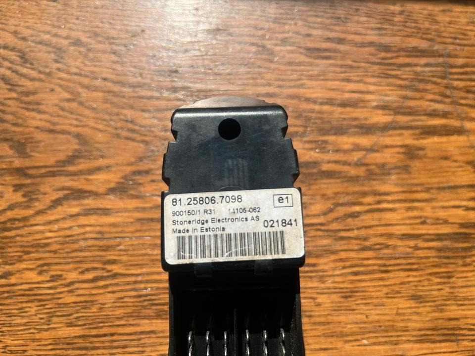 MAN Schalterleiste Fensterheber Schalter 81258067098 - Fenêtre et pièces pour Camion: photos 2 MAN Schalterleiste Fensterheber Schalter 81258067098 - Fenêtre et pièces pour Camion: photos 2