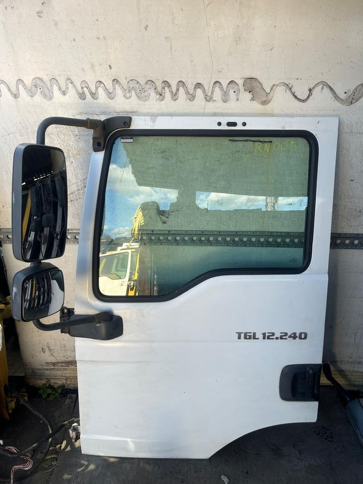 MAN TGL 12.240 Fahrertür, Tür links weiß mit Spiegel RN005 - Portière et pièces pour Camion: photos 1 MAN TGL 12.240 Fahrertür, Tür links weiß mit Spiegel RN005 - Portière et pièces pour Camion: photos 1