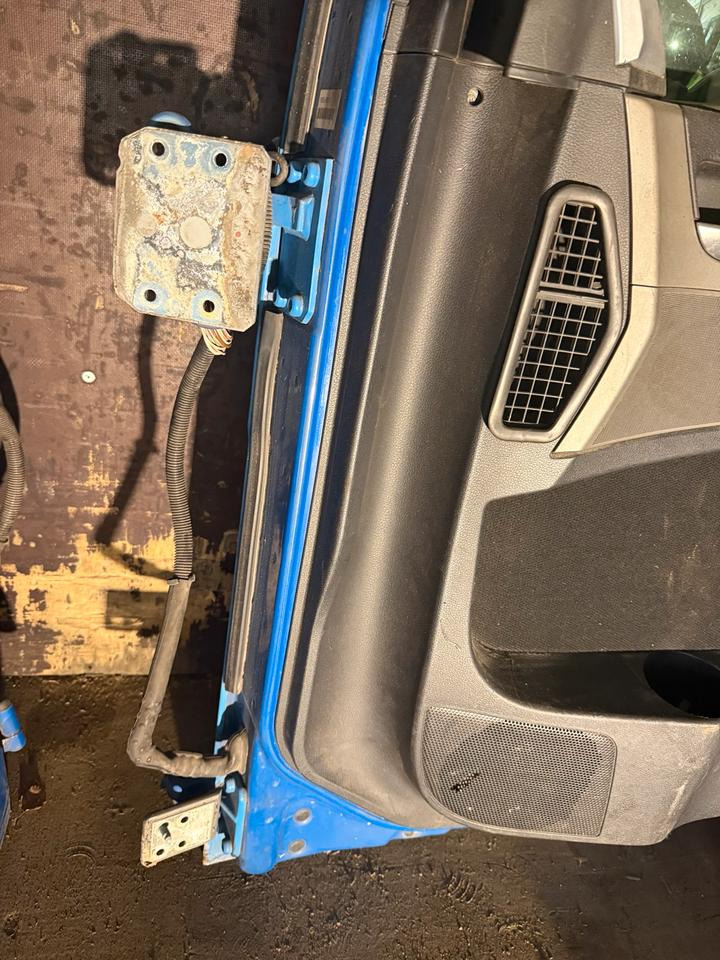 MAN TGS EU5 Beifahrertür Blau Spiegel Innenverkleidung LN 54 - Portière et pièces pour Camion: photos 3 MAN TGS EU5 Beifahrertür Blau Spiegel Innenverkleidung LN 54 - Portière et pièces pour Camion: photos 3