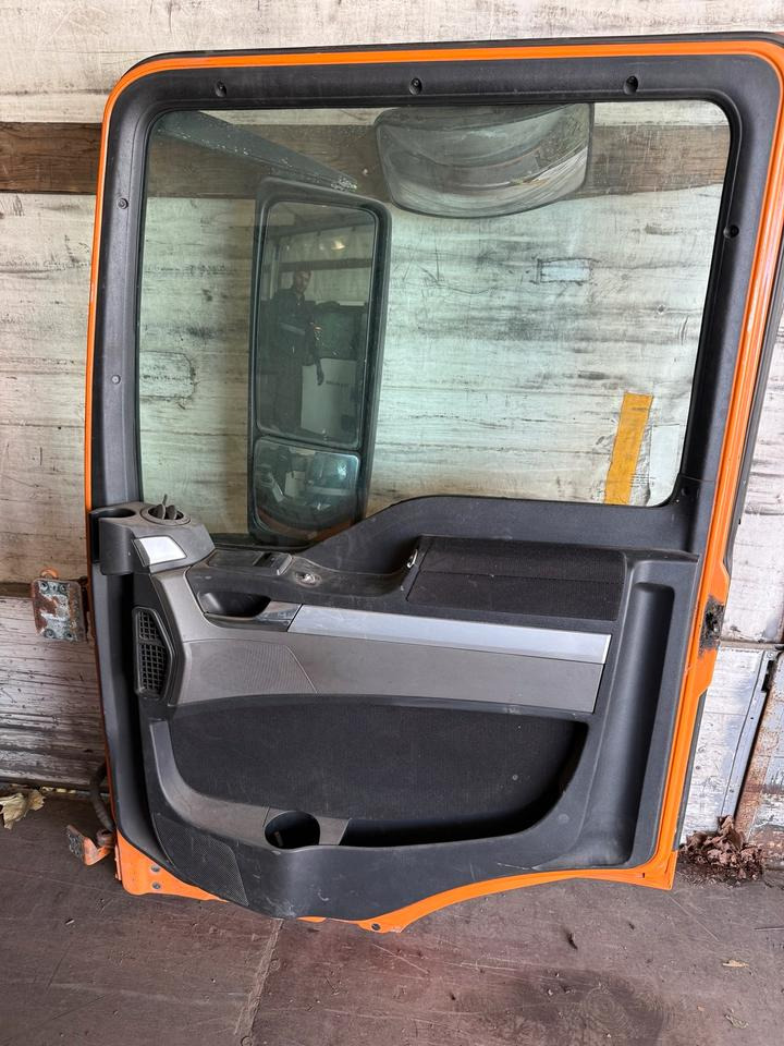 MAN TGS EU6 Beifahrertür Orange Spiegel Innenverkleidung LN 81 - Portière et pièces pour Camion: photos 2 MAN TGS EU6 Beifahrertür Orange Spiegel Innenverkleidung LN 81 - Portière et pièces pour Camion: photos 2
