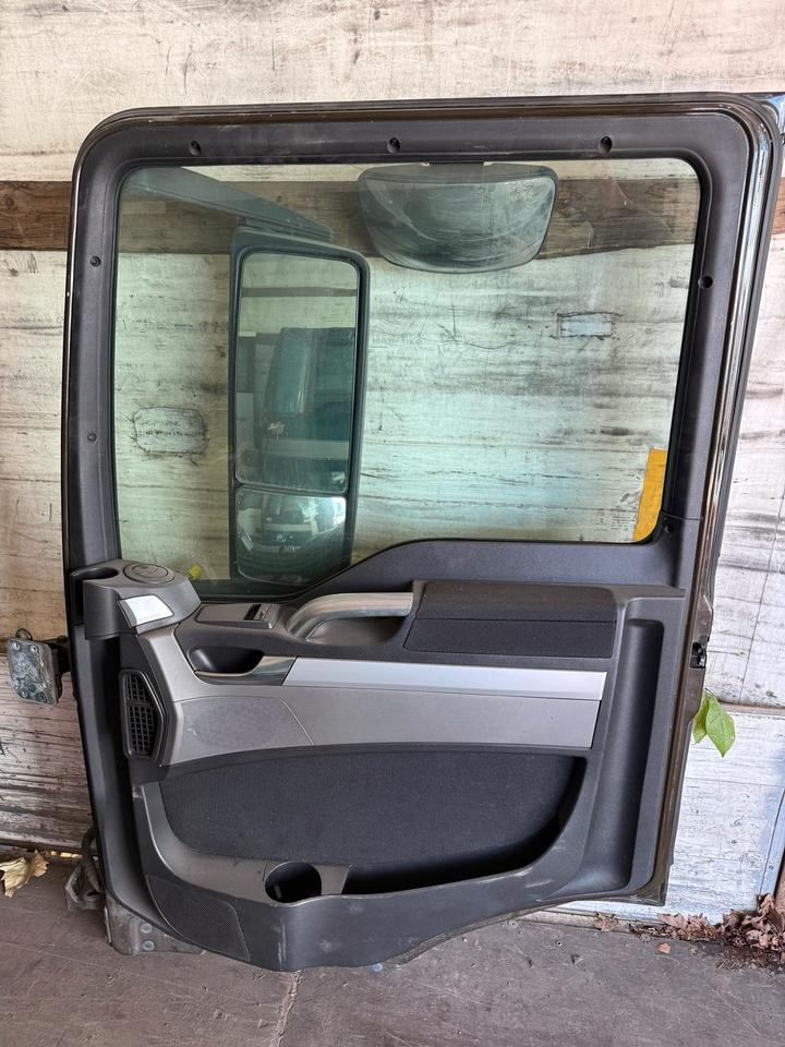 MAN TGS EU6 Beifahrertür Spiegel Innenverkleidung LN 80 - Portière et pièces pour Camion: photos 2 MAN TGS EU6 Beifahrertür Spiegel Innenverkleidung LN 80 - Portière et pièces pour Camion: photos 2