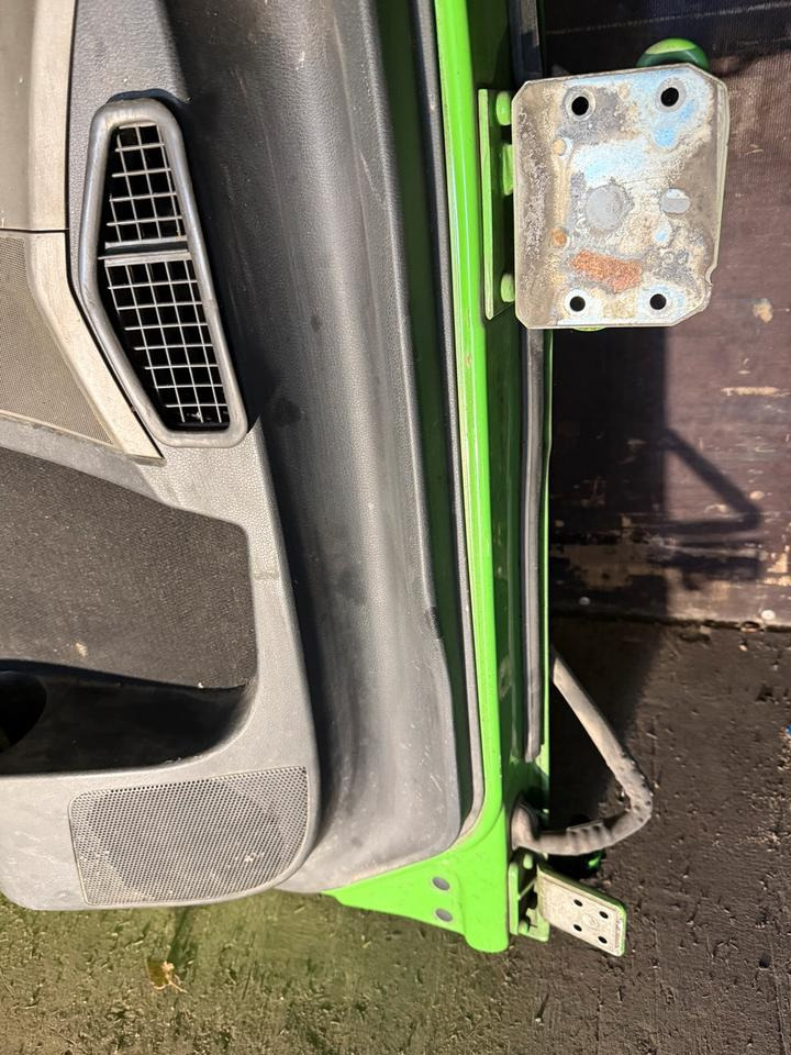MAN TGS EU6 Fahrertür Grün Spiegel Innenverkleidung - Portière et pièces pour Camion: photos 3 MAN TGS EU6 Fahrertür Grün Spiegel Innenverkleidung - Portière et pièces pour Camion: photos 3