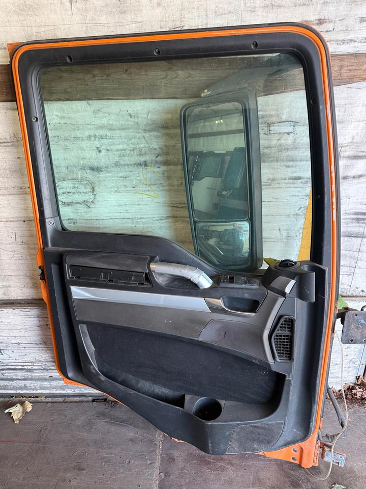 MAN TGS EU6 Fahrertür Orange Spiegel Innenverkleidung LN 79 - Portière et pièces pour Camion: photos 2 MAN TGS EU6 Fahrertür Orange Spiegel Innenverkleidung LN 79 - Portière et pièces pour Camion: photos 2