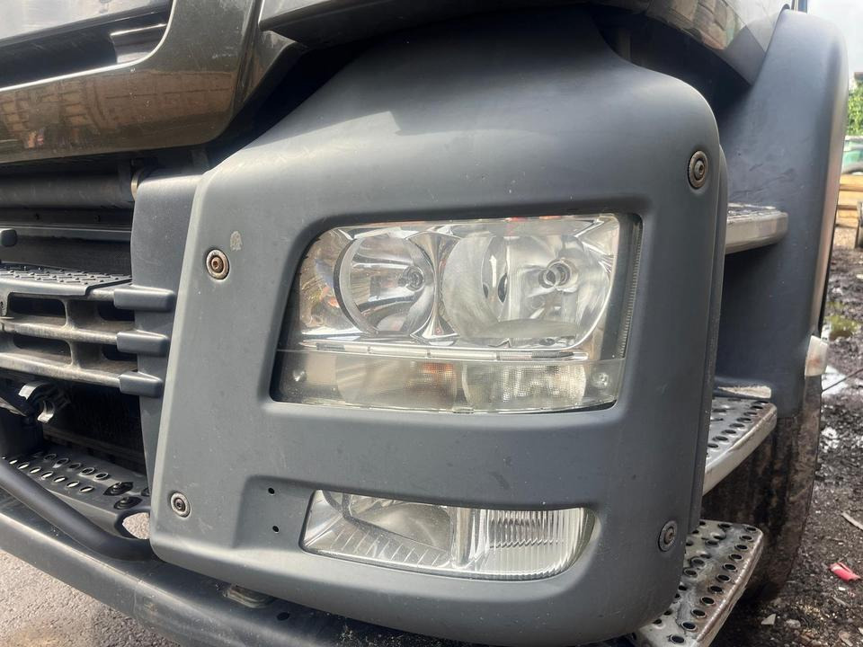 MAN TGS Eisen Stoßstange komplett - Carrosserie et extérieur pour Camion: photos 5 MAN TGS Eisen Stoßstange komplett - Carrosserie et extérieur pour Camion: photos 5