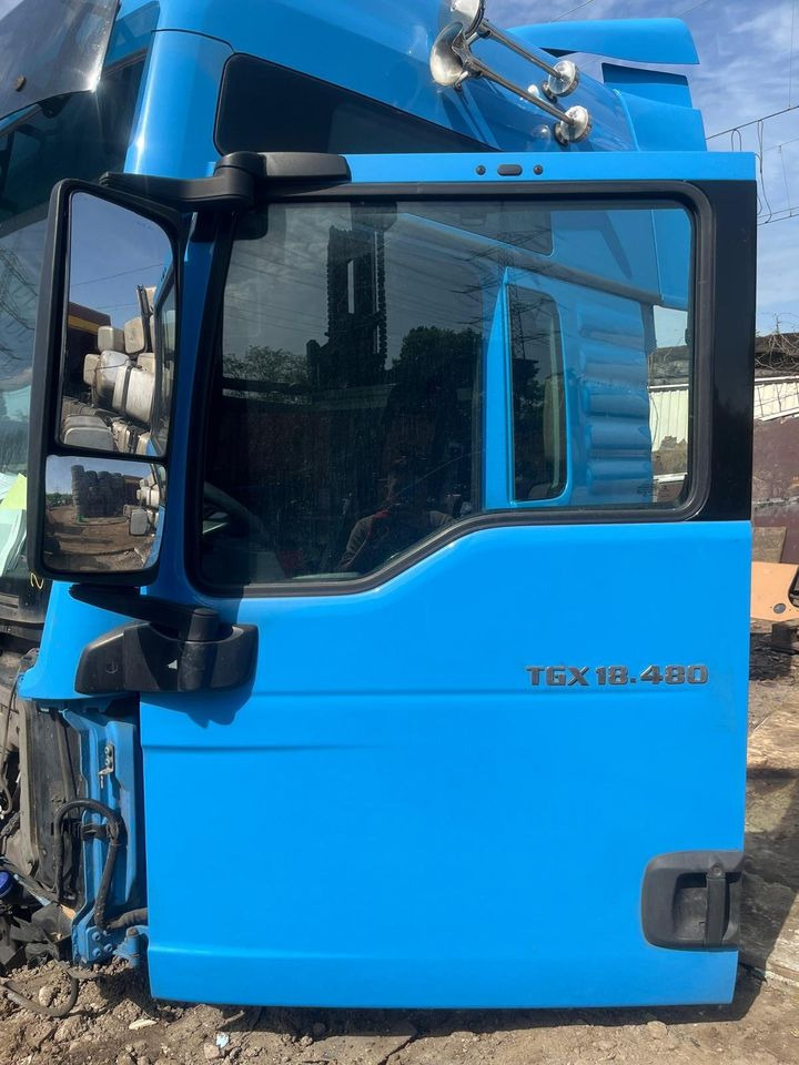 MAN TGX EU6 Fahrertür, Tür blau, Spiegel & Innenverkleidung - Portière et pièces pour Camion: photos 4 MAN TGX EU6 Fahrertür, Tür blau, Spiegel & Innenverkleidung - Portière et pièces pour Camion: photos 4