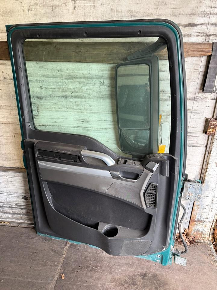 MAN TGX Fahrertür Grün mit Spiegel Innenverkleidung LN 83 - Portière et pièces pour Camion: photos 2 MAN TGX Fahrertür Grün mit Spiegel Innenverkleidung LN 83 - Portière et pièces pour Camion: photos 2