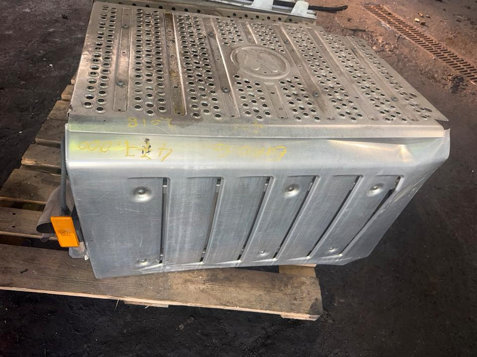 Mercedes Actros MP4 Auspuff Katalysator A0094905712 - Catalyseur pour Camion: photos 3 Mercedes Actros MP4 Auspuff Katalysator A0094905712 - Catalyseur pour Camion: photos 3