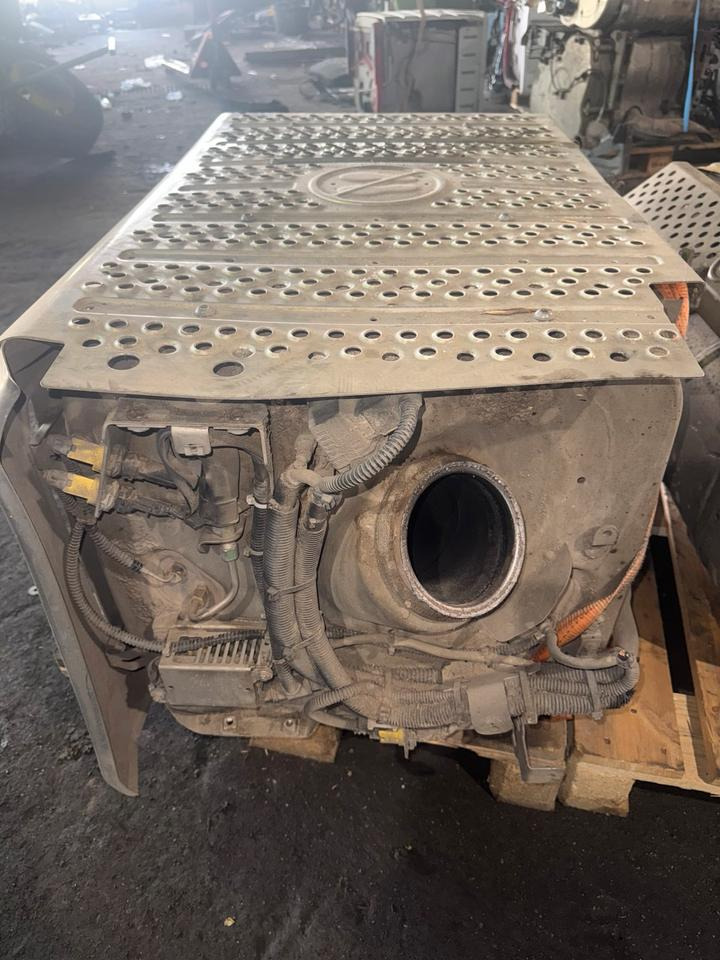 Mercedes Actros MP4 Auspuff Katalysator A0094905712 - Catalyseur pour Camion: photos 5 Mercedes Actros MP4 Auspuff Katalysator A0094905712 - Catalyseur pour Camion: photos 5
