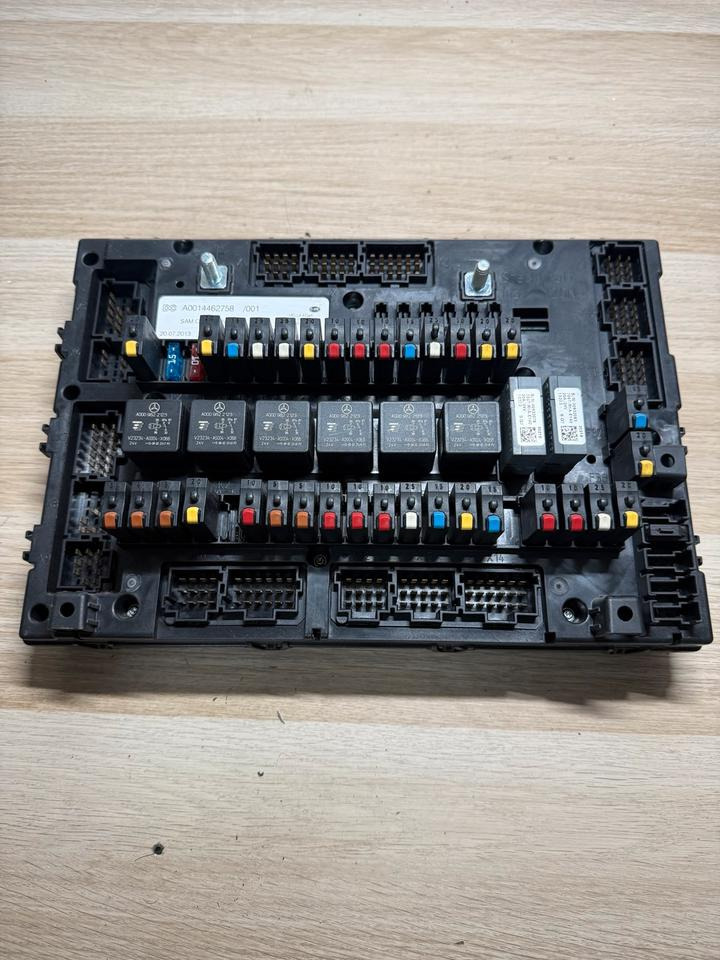 Mercedes Actros MP4 SAM Cabin Sicherungskasten A0014462758 - Fusible: photos 2 Mercedes Actros MP4 SAM Cabin Sicherungskasten A0014462758 - Fusible: photos 2