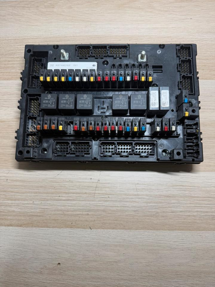 Mercedes Actros MP4 Sicherungskasten A0014462458 - Fusible: photos 2 Mercedes Actros MP4 Sicherungskasten A0014462458 - Fusible: photos 2