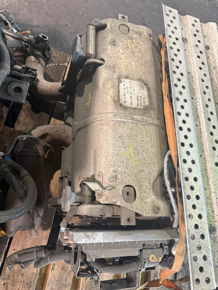 Mercedes Atego 4 EU6 Auspuff Katalysator A0054906812 - Catalyseur pour Camion: photos 2 Mercedes Atego 4 EU6 Auspuff Katalysator A0054906812 - Catalyseur pour Camion: photos 2