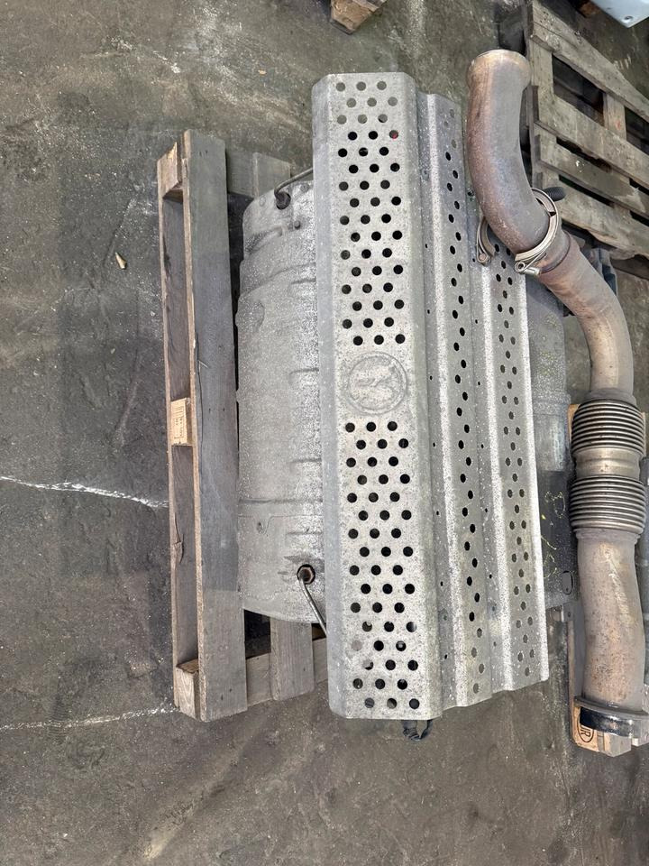 Mercedes Atego 4 EU6 Auspuff Katalysator A0064904012 - Catalyseur pour Camion: photos 2 Mercedes Atego 4 EU6 Auspuff Katalysator A0064904012 - Catalyseur pour Camion: photos 2
