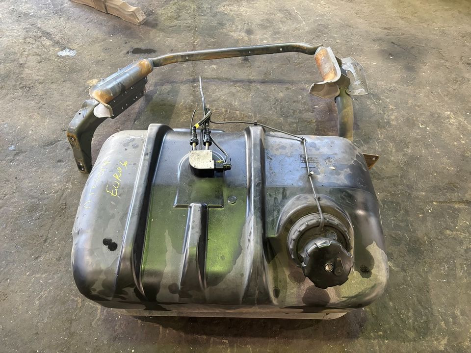 Mercedes Atego 4 EU6 Dieseltank Tank Tankbehälter 200L - Réservoir de carburant pour Camion: photos 1 Mercedes Atego 4 EU6 Dieseltank Tank Tankbehälter 200L - Réservoir de carburant pour Camion: photos 1