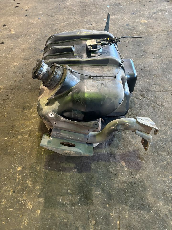 Mercedes Atego 4 EU6 Dieseltank Tank Tankbehälter 200L - Réservoir de carburant pour Camion: photos 2 Mercedes Atego 4 EU6 Dieseltank Tank Tankbehälter 200L - Réservoir de carburant pour Camion: photos 2