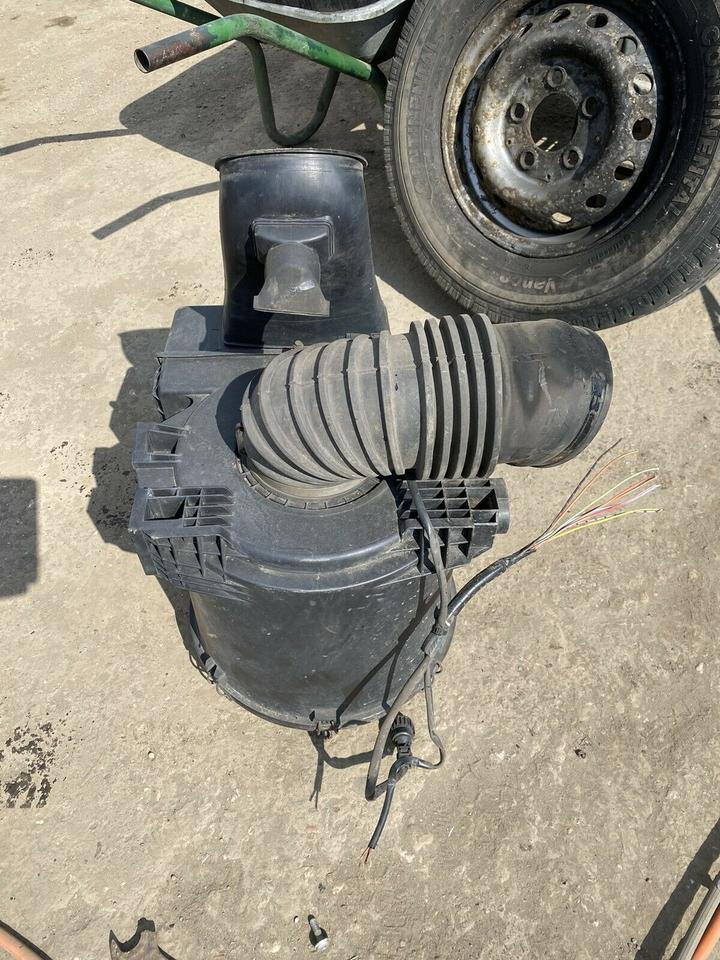 Mercedes Atego Luftfilterkasten Luftfilter Gehäuse A 973 528 06 0 - Filtre à air pour Camion: photos 4 Mercedes Atego Luftfilterkasten Luftfilter Gehäuse A 973 528 06 0 - Filtre à air pour Camion: photos 4