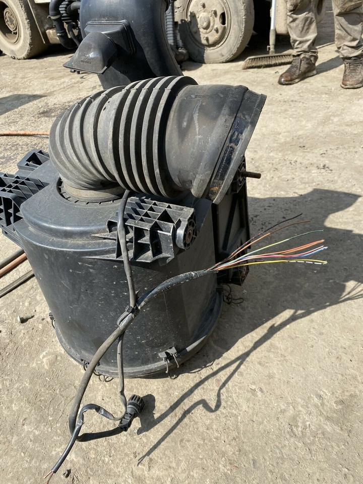 Mercedes Atego Luftfilterkasten Luftfilter Gehäuse A 973 528 06 0 - Filtre à air pour Camion: photos 1 Mercedes Atego Luftfilterkasten Luftfilter Gehäuse A 973 528 06 0 - Filtre à air pour Camion: photos 1