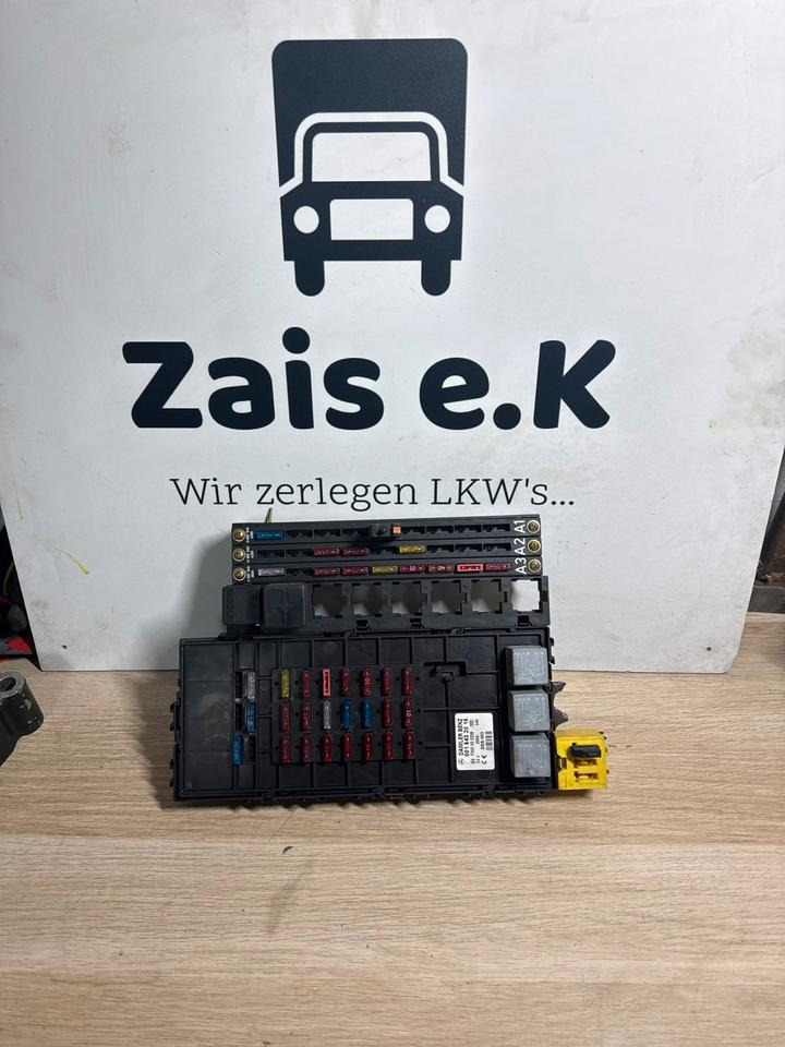 Mercedes Atego Sicherungskasten A0015432015 - Système électrique pour Camion: photos 1 Mercedes Atego Sicherungskasten A0015432015 - Système électrique pour Camion: photos 1