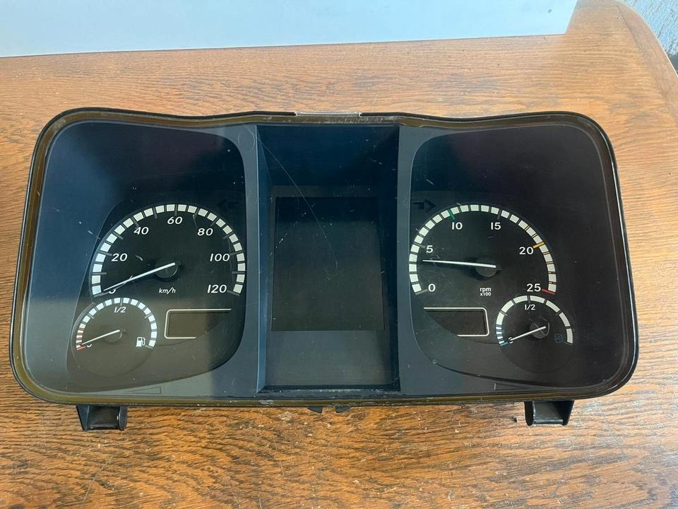 Mercedes Benz Actros MP4 Kombiinstrument / Tacho A0094460021 - Panel de instrumentos pour Camion: photos 2 Mercedes Benz Actros MP4 Kombiinstrument / Tacho A0094460021 - Panel de instrumentos pour Camion: photos 2