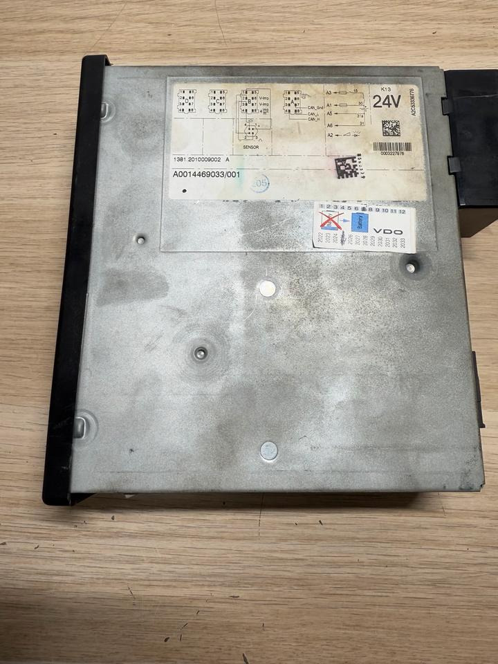 Mercedes Benz Actros MP4 VDO Tachograph A0014469033 - Chronotachygraphe: photos 4 Mercedes Benz Actros MP4 VDO Tachograph A0014469033 - Chronotachygraphe: photos 4