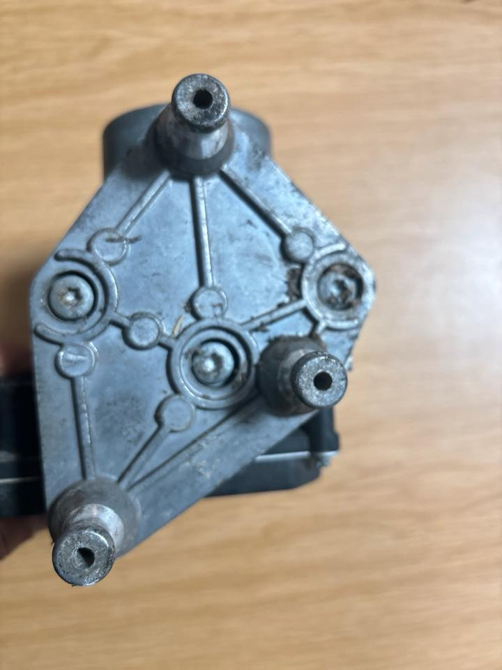 Mercedes Sprinter Hydraulikblock ABS Pumpe 0014462589 - Hydraulique pour Camion: photos 3 Mercedes Sprinter Hydraulikblock ABS Pumpe 0014462589 - Hydraulique pour Camion: photos 3